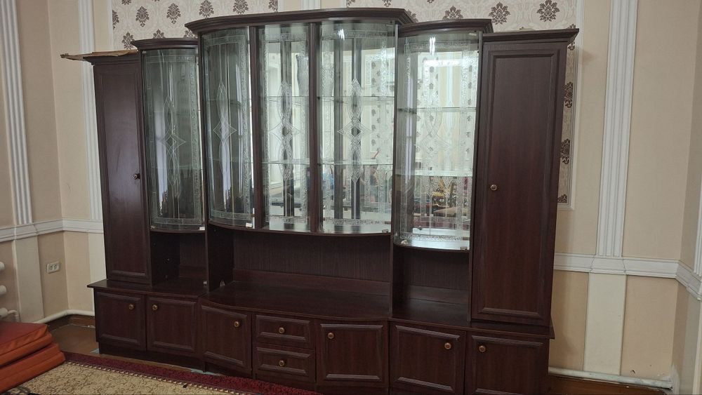 Сервант ажойиб 4 эшик ва ойна