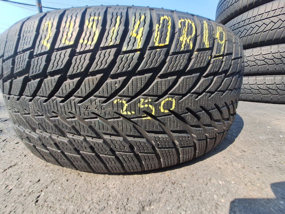 vând 1x singura anvelopa 225/40r19 Nokian Montaj Gratuit