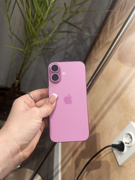 iPhone 16 pink , ползван 1 месец