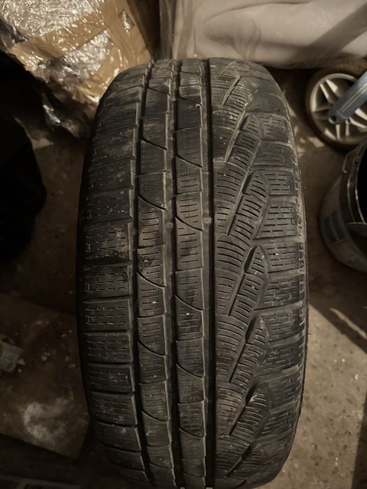 Vand cauciucicuri pirelli