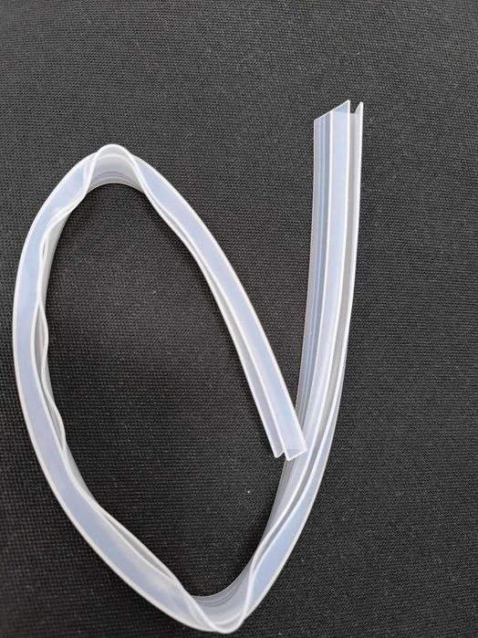 Силиконово уплътнение за стъклена врата магазин 10мм