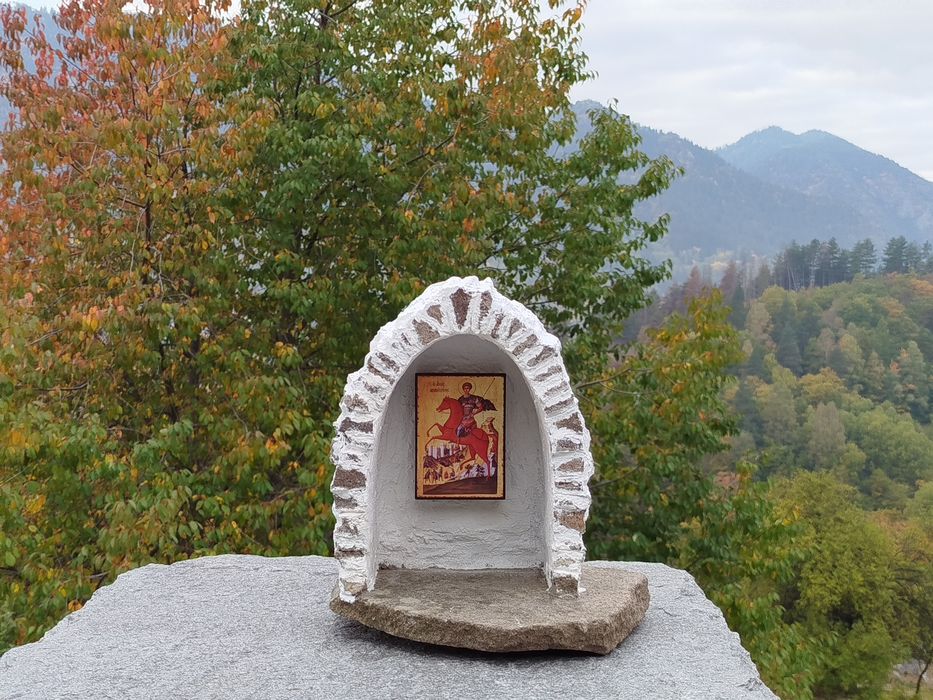 Градински параклиси и иконостаси