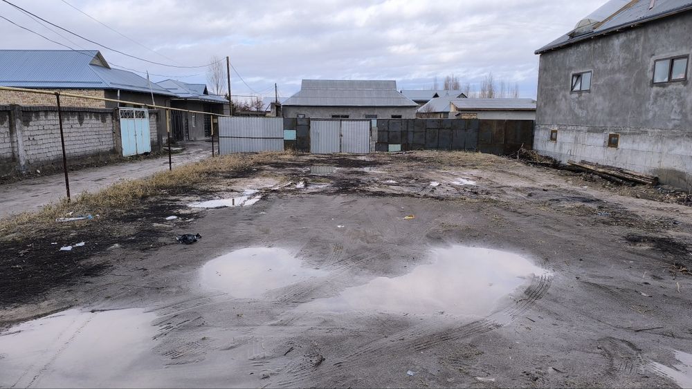 Yangiyo'lda 3 sotixli qulay joylashuvga ega ter sotiladi