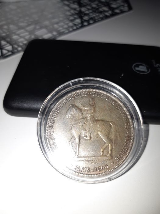 Сребърена монета dollar