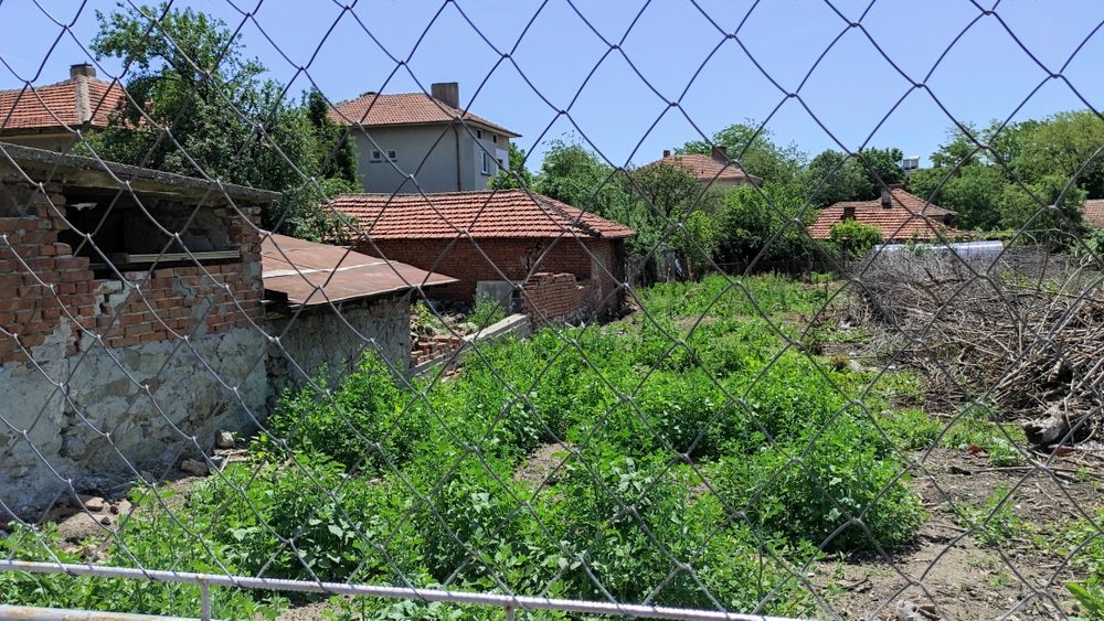 Продавам  парцел