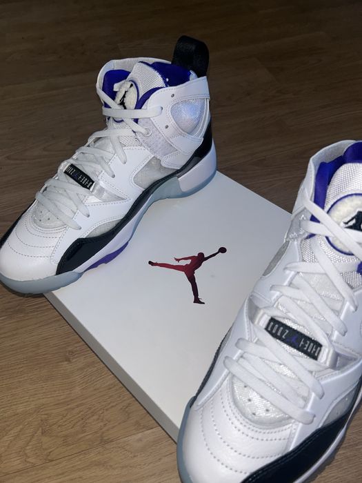 Jordan Jumpman Two Trey Sneakers / 42.5