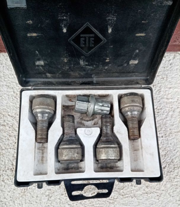 Секретни болтове за Рено