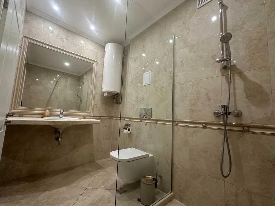 Дава се под наем Двустаен апартамент в Варна, Център - 82 кв.м за 797.64 € - Снимка #4