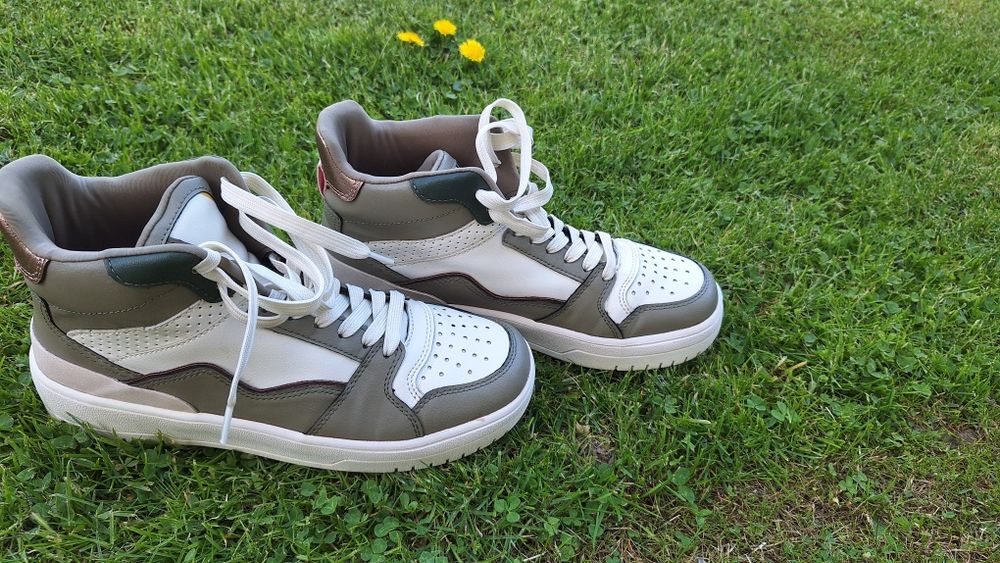 Adidași nr.38.Stradivarius