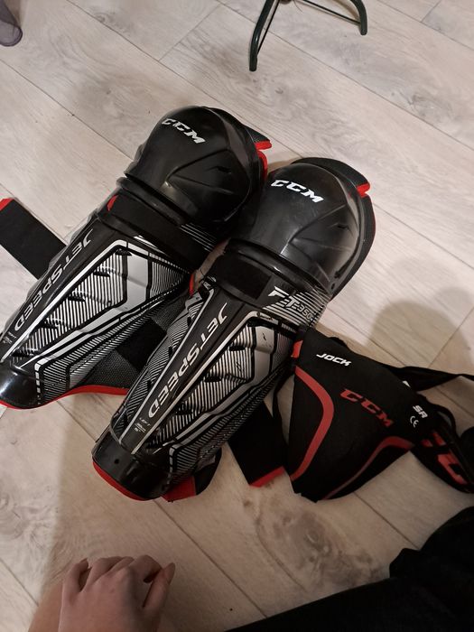 Продам хоккейную форму CCM