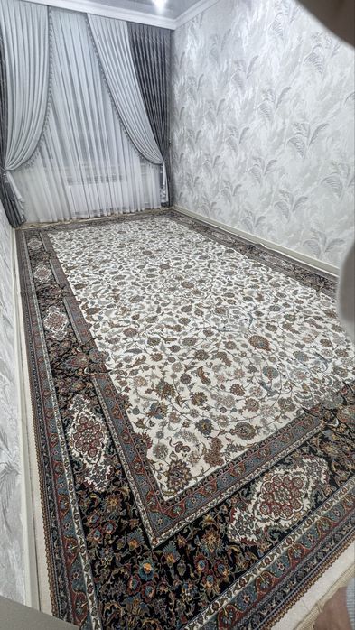 Иранский ковер в хорошем состоянии