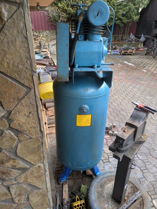 Compresor aer trifazic industrial cu pistoane