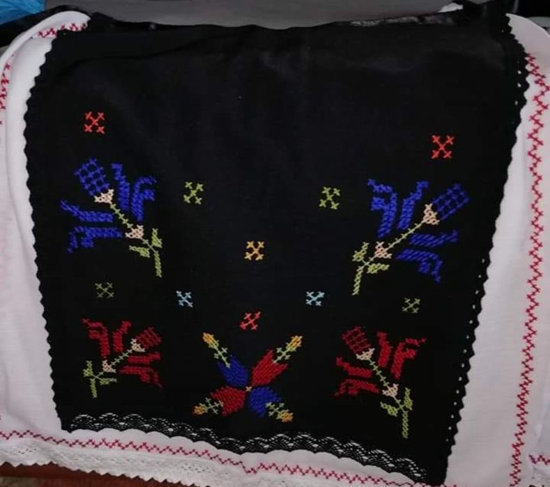 Vând Fote lucrate manual