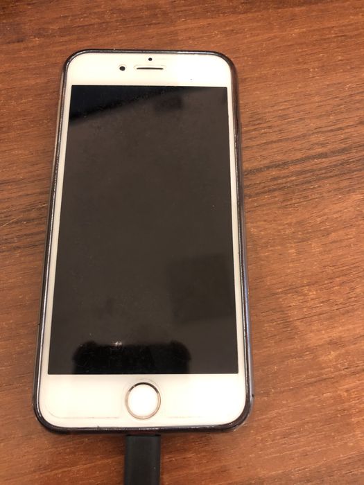 Продам телефон айфон 6