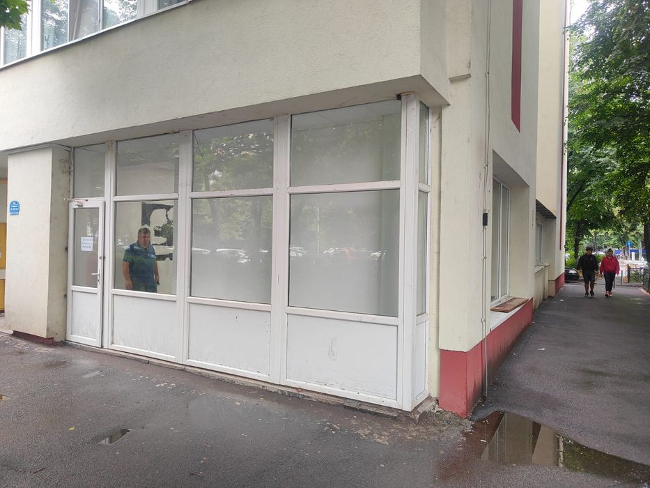 De inchiriat spațiu comercial la parterul blocului