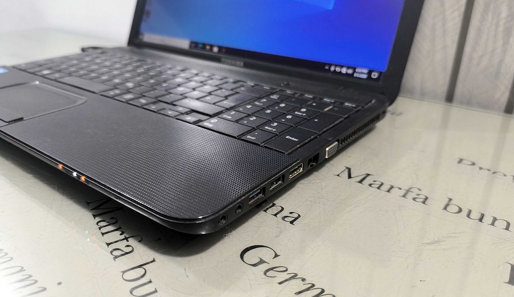 Laptop Core i3 - Toshiba Satellite C850 - functional, instalat