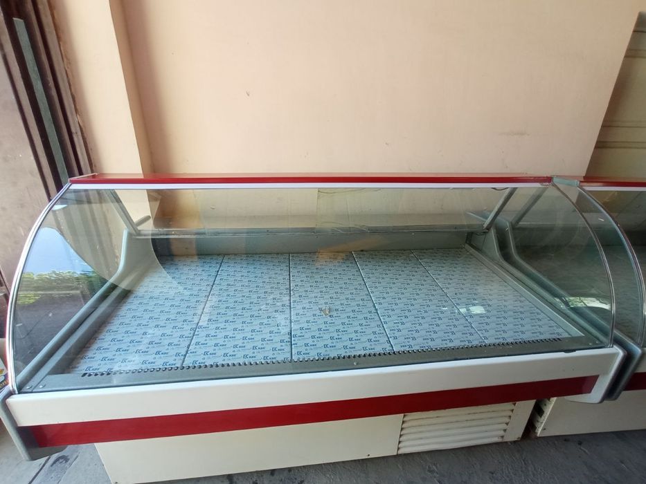 Витрина холодильниклар сотилади