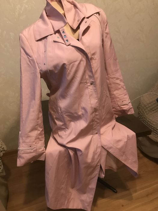 Плащ 52 р. Турция. 100 000 сум.