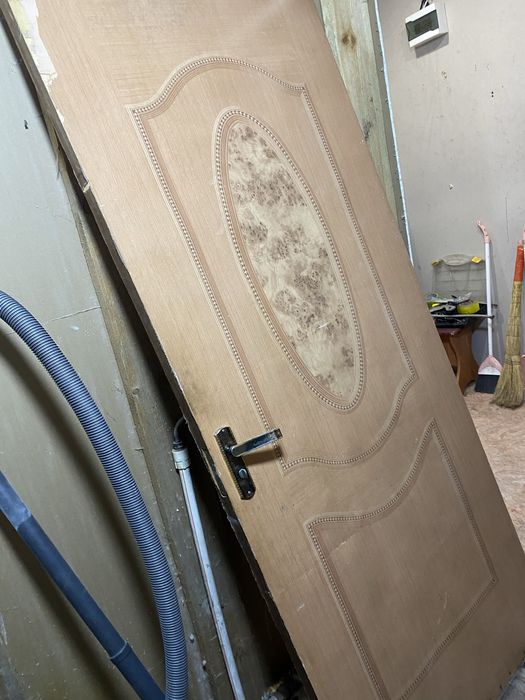 Отдам дверь б/у