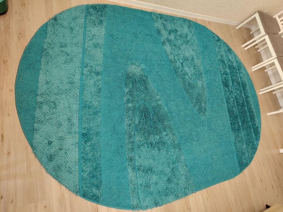 Продам голубой овальный ковер!