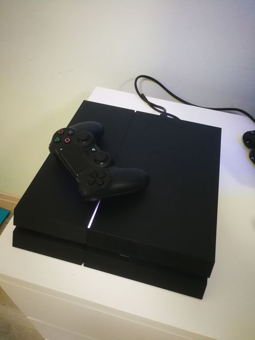 Consola PS4 (PlayStation 4) hard disk 1TB, aproape noua cu 1 sau 2 controllere la alegere