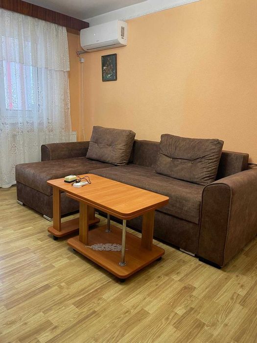 Proprietar inchiriez ap 3 camere etaj 1 zona Banca Nationala
