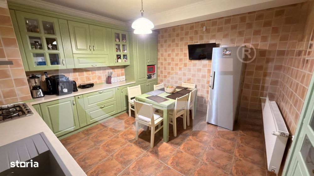 Casa cu stil, noua si la cheie, cu o curte superba, in zona centrala