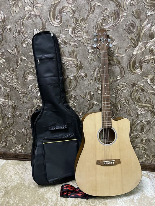 Gitara sotiladi holati yaxshi saqlangan