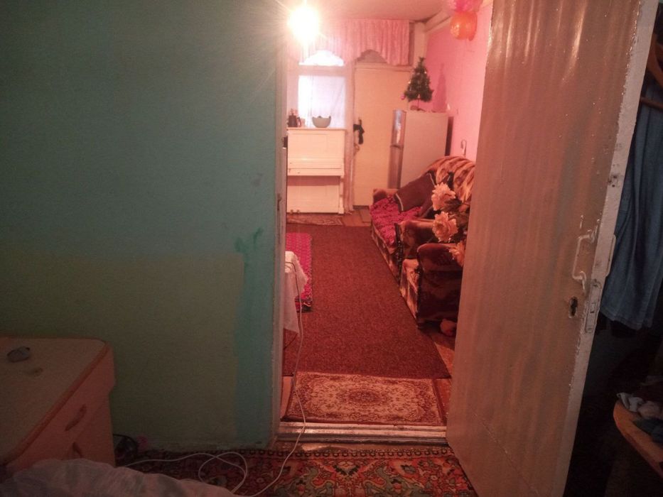 Hovli sotiladi 4 xonadan iborat qishki yozgi tomorqasi bor suv gaz