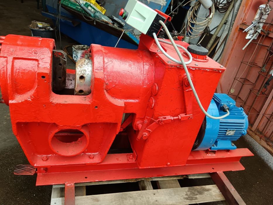 Машина за рязане и изправяне на арматурно желязо