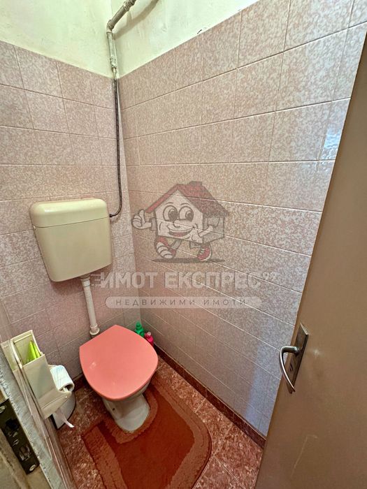 Многостаен апартамент, с изба, до планината, кв.Изток