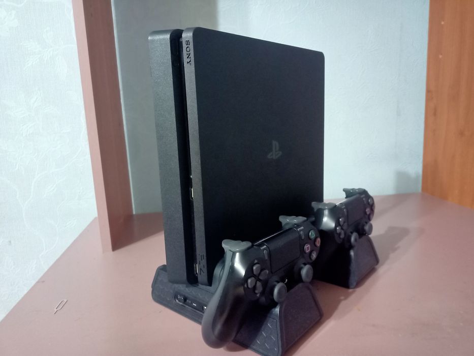 Продам прошитый Playstation 4 slim 1 Тб