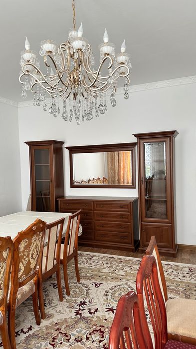 Продам сервант  полный комплект 90000