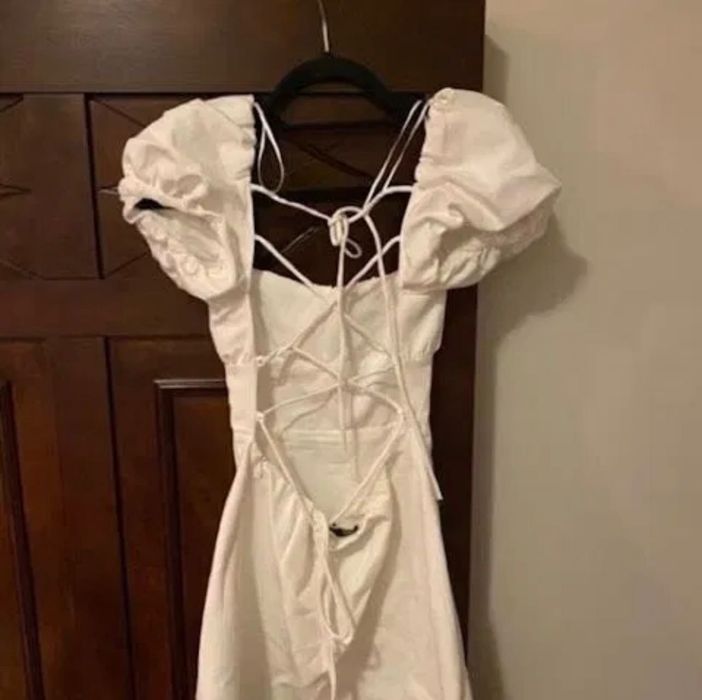 Платье Zara с открытой спиной