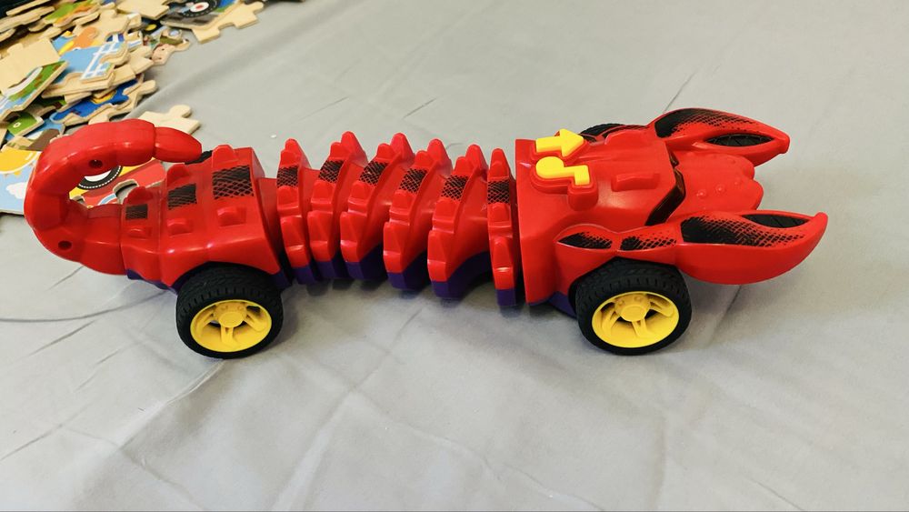 Lot mare de jucării