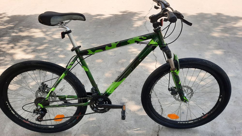 Velosiped 26 hamma narsalari ishlaydi. Srochna sotiladi