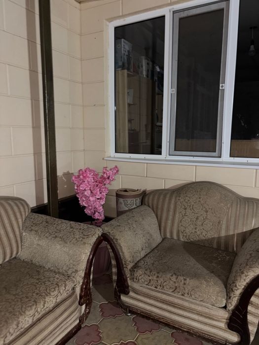 Диван продам срочно  ,раскладывается