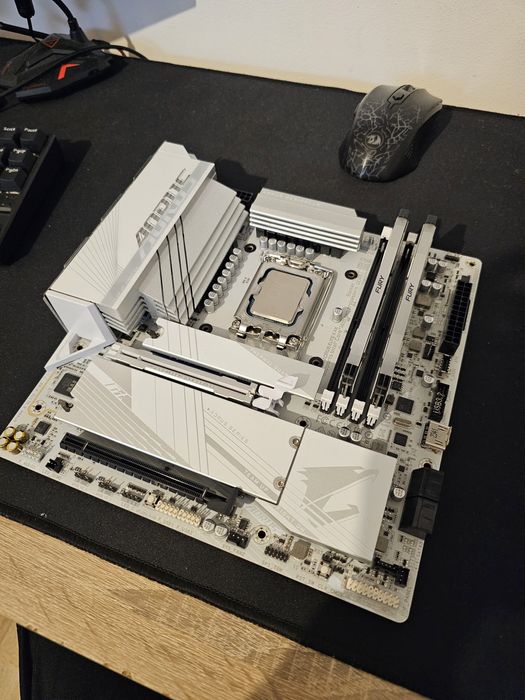 Vând kit I9 14900k, 32gb ram ddr5, Aorus elite B760m