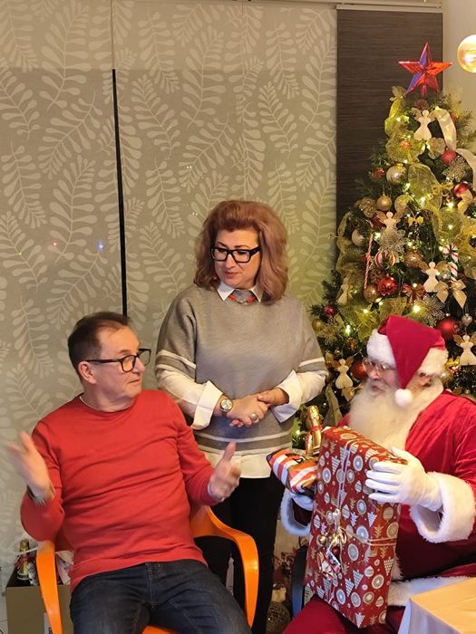 Mos Crăciun- de închiriat - poze reale.