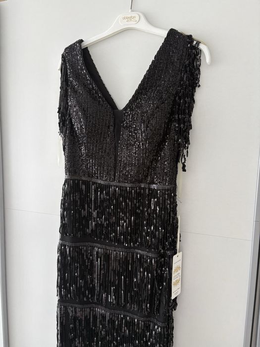 Чисто нова, неносена официална рокля