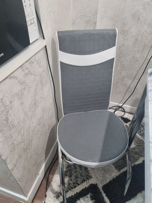 Продам стол со стульями