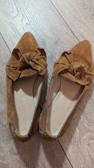 Balerini piele întoarsă