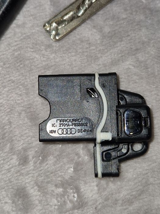 Cheie Audi originală OEM 3 butoane - Marquardt