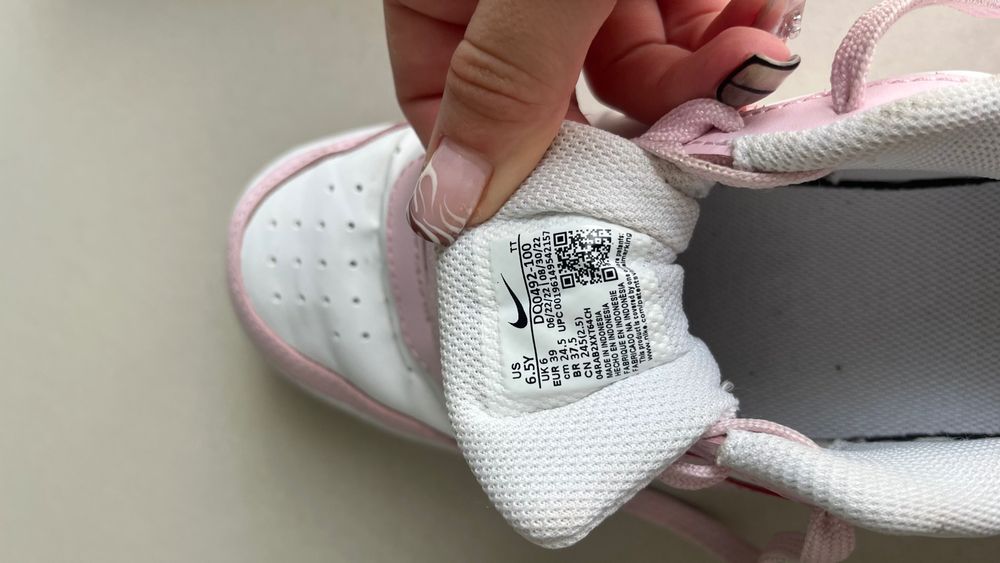 обувки Nike Court Borough Low
39номер