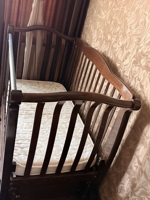 Продам детскую кроватку