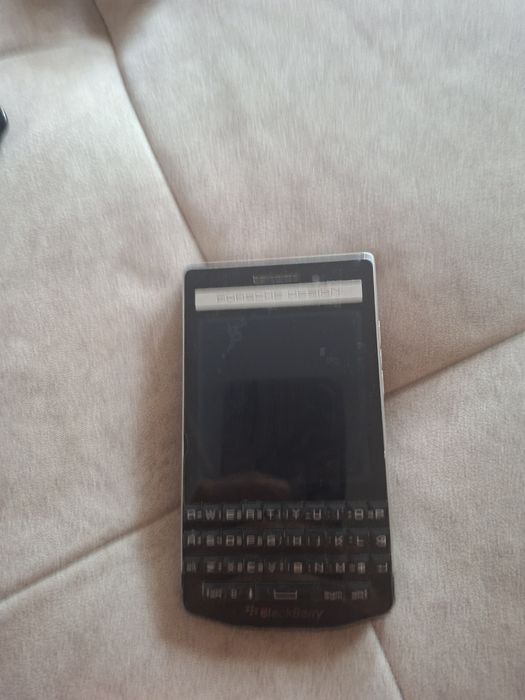 4 броя телефони Blackberry + Iphone