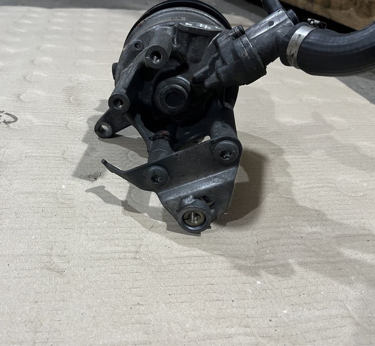 Pompa servodirectie / Servo BMW Seria 5 6 7 F01 F02 F06 F07 F12 F10