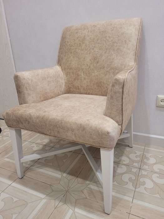 Продам новое кресло , дерево
