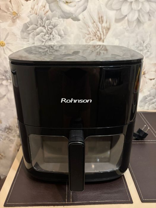 Friteuza cu aer cald/Air fryer