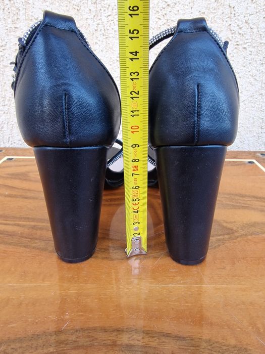 Pantofi eleganți cu toc